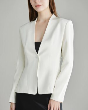 40 Momme Kragenloser Seidenblazer